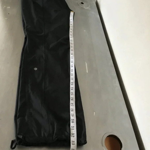 Lululemon Run lightweight straight leg Breathable Pant yoga Black SZ 10 - Picture 16 of 16